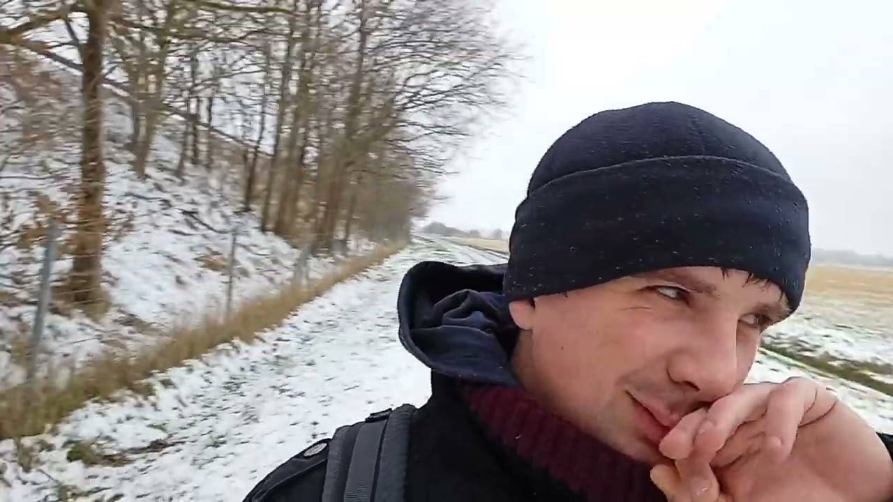 Он размазал всё по полу, а я учу вытирать правильно и разговоры о жизни