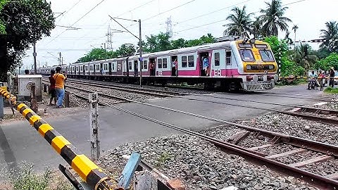 Furious Speedy New ICF Medha & Old EMU Trains Skip Between Railgate Quickly | Eastern Railways