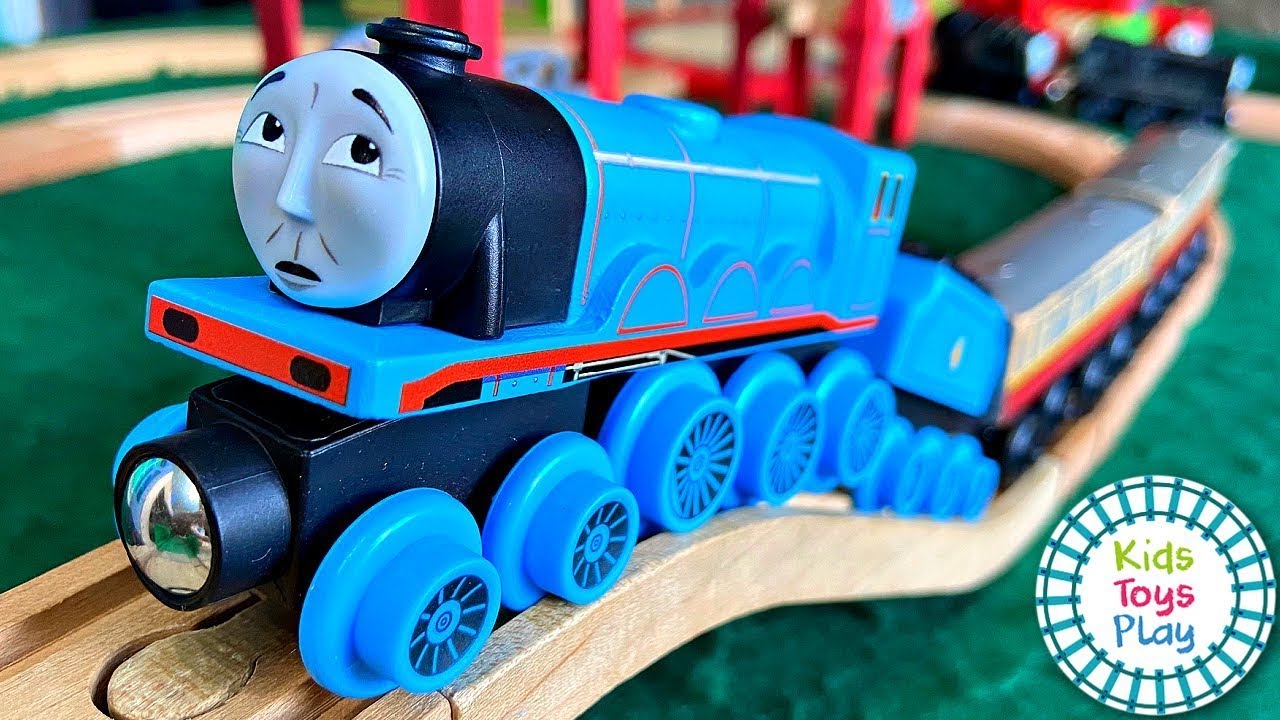 Thomas & Friends Wooden Railway James Toy Train