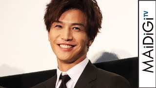 岩田剛典、プチハプニングに照れ笑い　大沢たかおがすかさずフォロー　映画「AI崩壊」初日舞台あいさつ