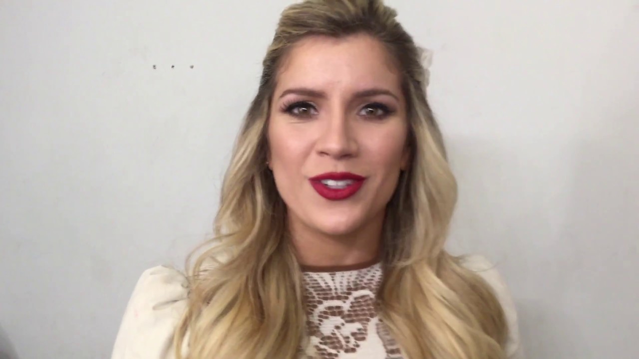 ¡Conocé el insólito TOC de Laura Fernández! bailando lyrics english