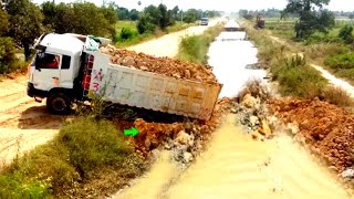 Incredible! Dump Truck 25t Drive Back Uploading Landslide Overturned into water canal Rescue KOMATS…