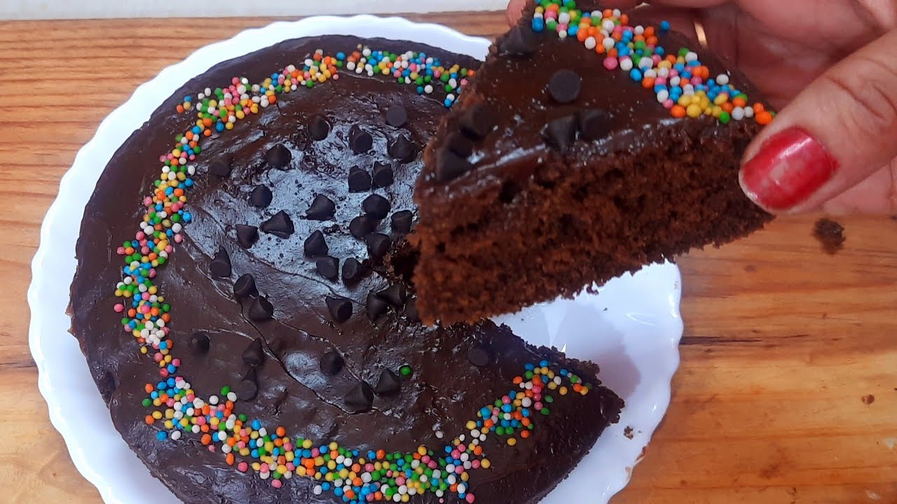 Chocolate Biscuit Cake Recipe in kadai. कड़ाई में बिस्किट केक बनाये