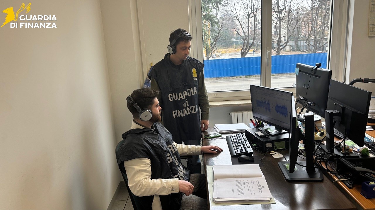 Frodi su fondi Ue e Pnrr, sequestro da 1,9 milioni con 12 indagati nell’operazione