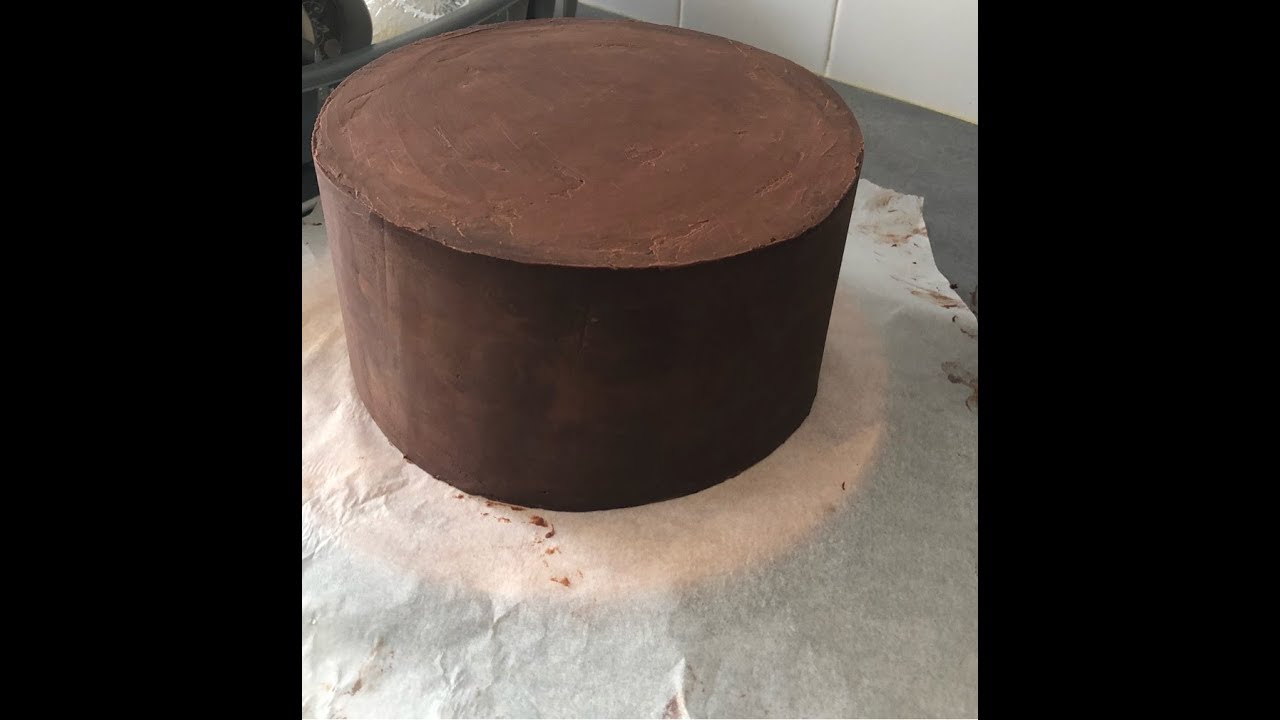 اسهل طريقة لتغليف الكيك بالجناش بحواف حاده مع طريقة عمل  الكناش خصوصًا للمبتدئات