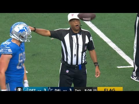 Jamaal Williams Hits Ref with Ball in the Face After Holding Call