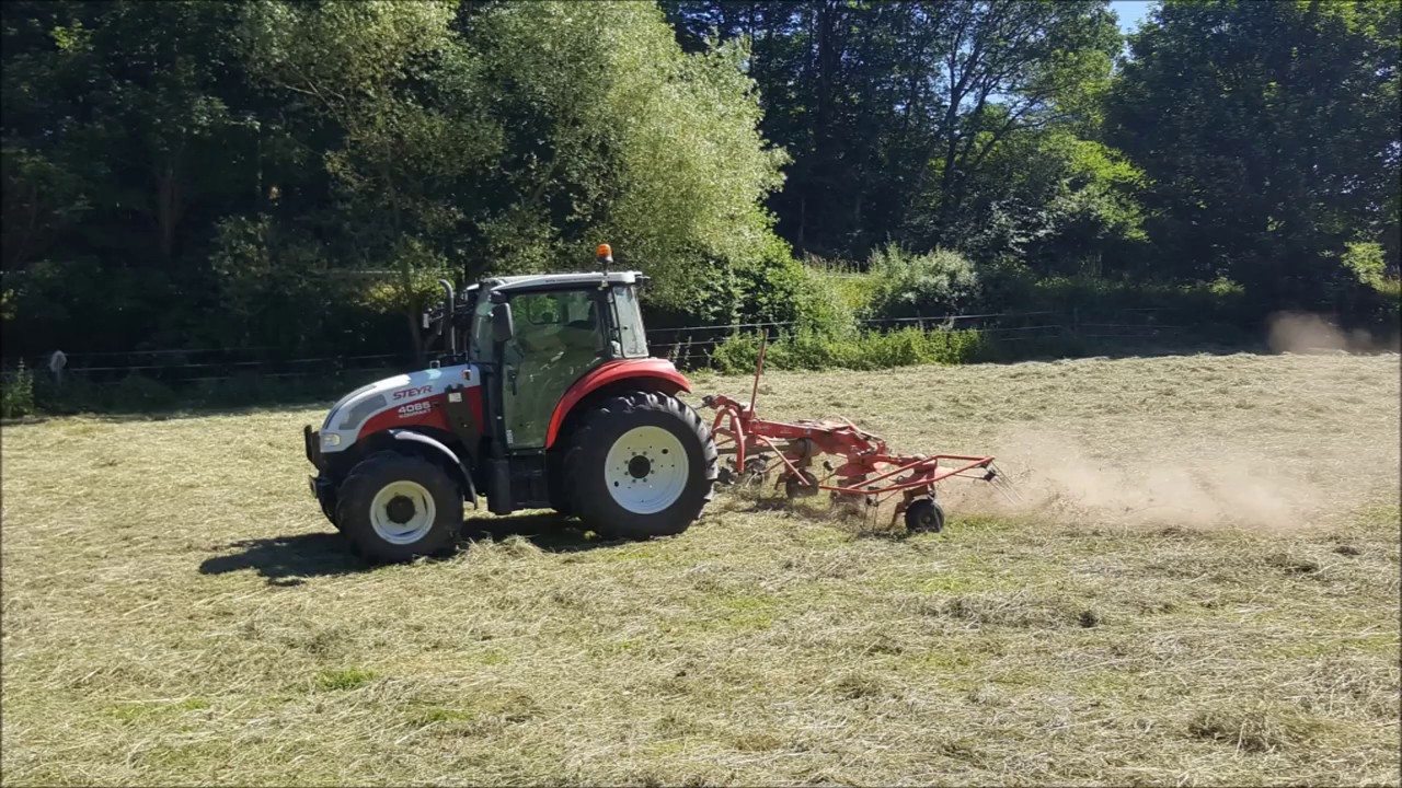 Heuernte 2017 Wenden mit Steyr Kompakt 4085 und Kuhn GF 4201 MH