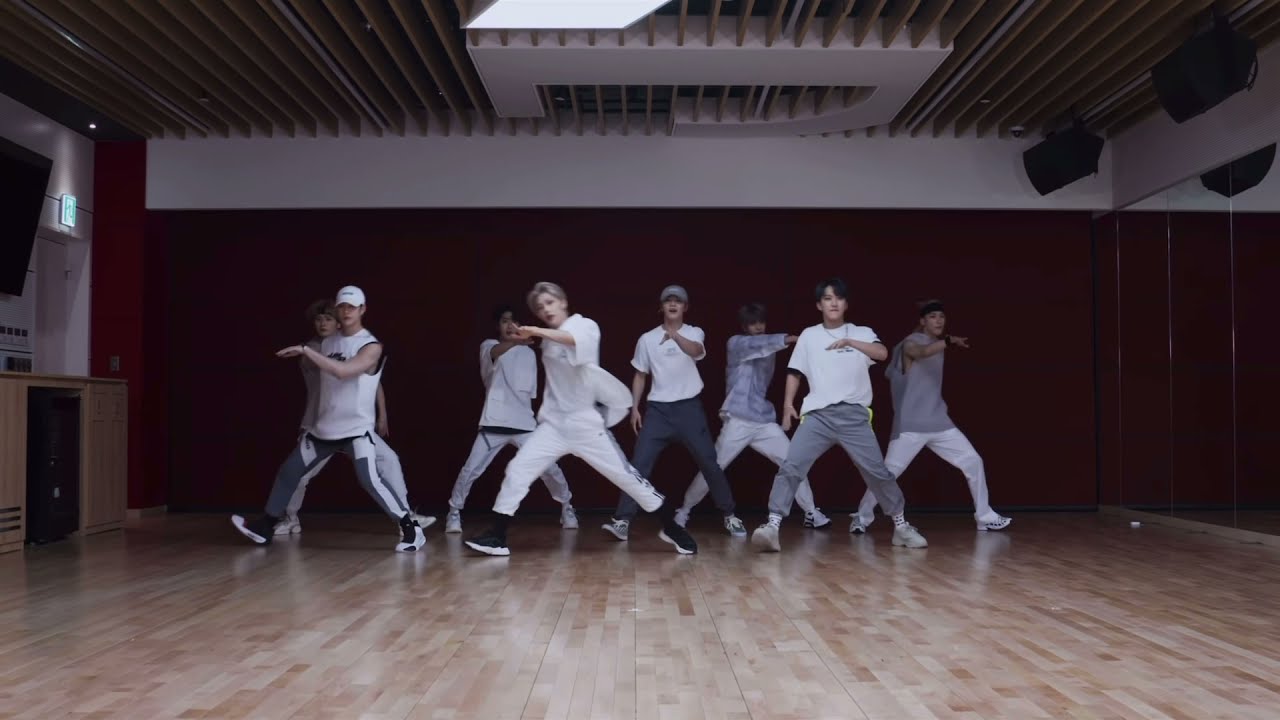 Stray Kids Christmas EveL Dance Practice Video