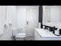 Cuarto de baño en blanco y negro elegante y luminoso sin obra -  Programa completo - Decogarden