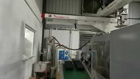 Five axis robot injection molding machine