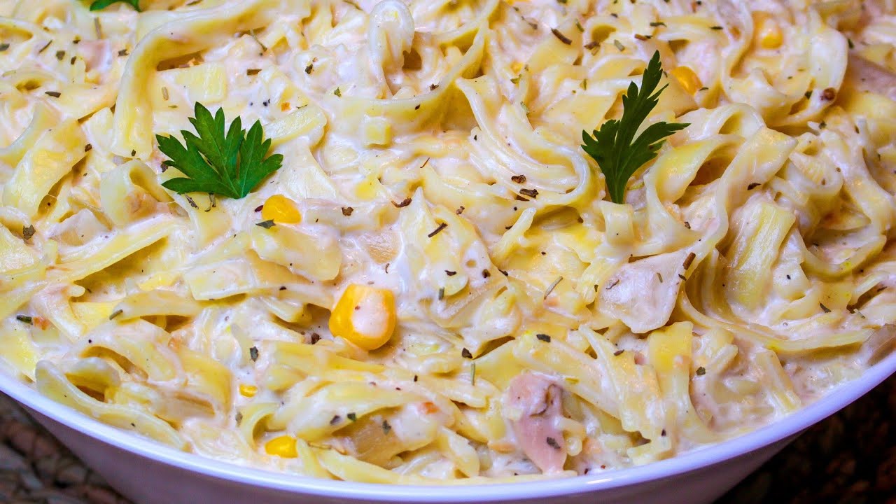 في أقل من 20 دقيقة يكون حاضر 😯 تاقلياتال صلصة بيضاء بالتونة بننننة راااائعة 😋 Tagliatelle au thon