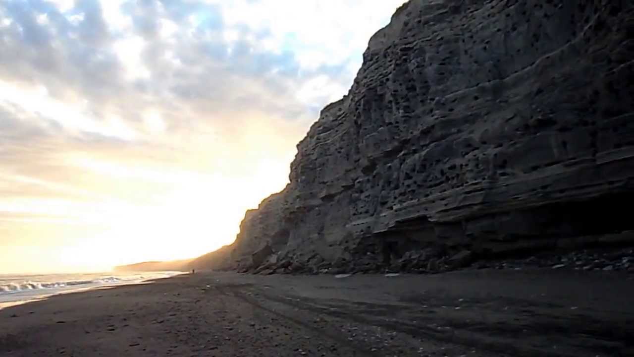 Patagonian Cliffs, and the Burrowing Parrots/ Acantilados Patagónicos y Loros Barranqueros