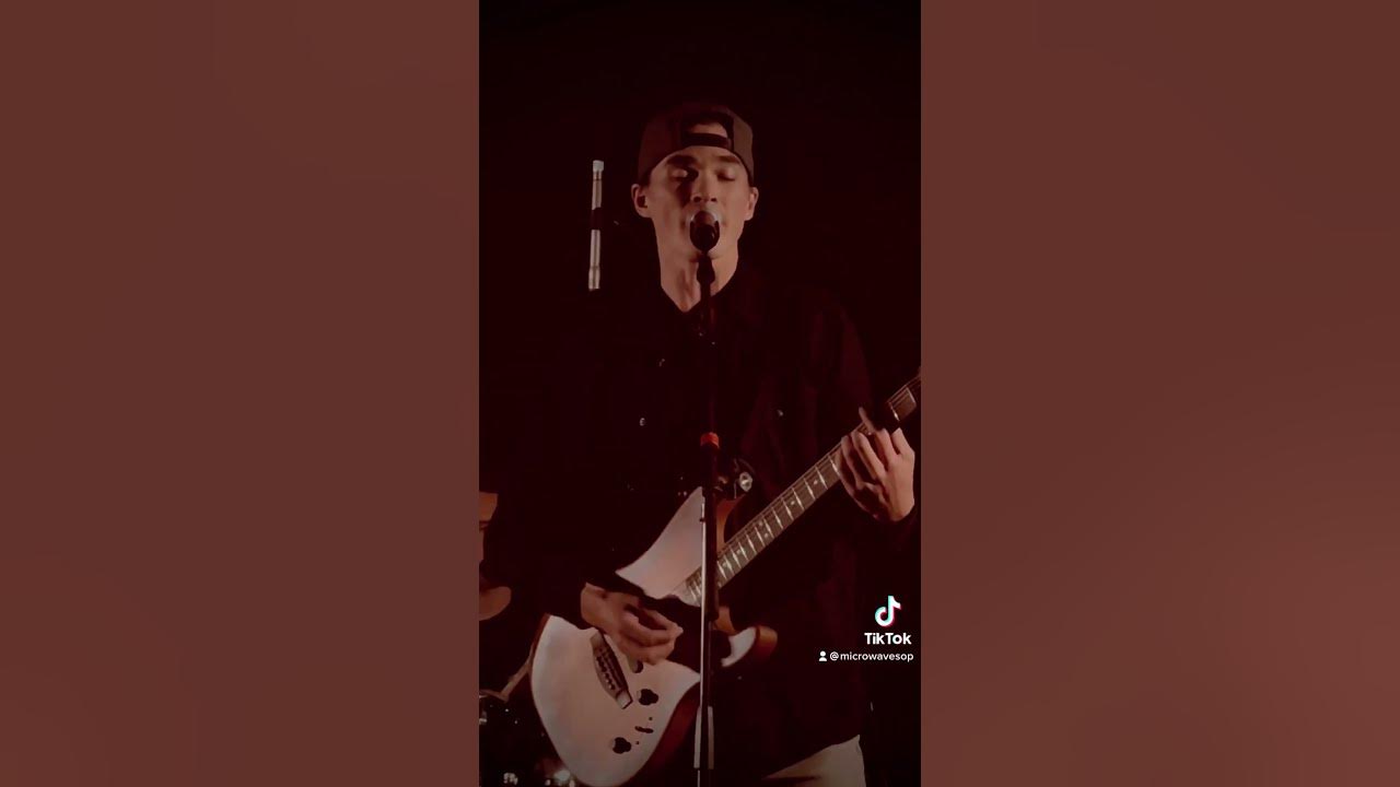 KBong & Johnny Cosmic (Live) Easy To Love You Flofest 2022