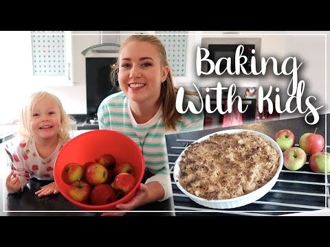 BAKING APPLE CRUMBLE - PERFECT FOR AUTUMN AND EASY TO MAKE - BAKING WITH KIDS - LOTTE ROACH