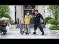 負債的女孩靠撿垃圾賺錢,送外賣途中無意中幫助了一位被保安欺負的老人,豈料老人直接安排她和億萬總裁成婚!#女頻 #女頻短劇 #逆襲 #大女主