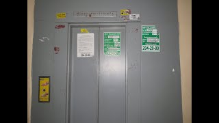 Старый лифт МЛМ 2000 года в доме серии 1-447-С25, Грузоподъемность 400 КГ, Скорость 1-М/C