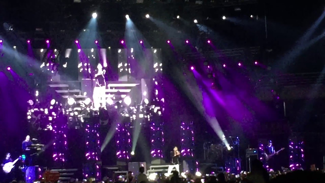 CNCO - Despacito (Movistar Arena, Chile)