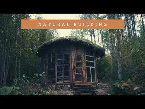 Vidéo: Magnifique Maison à toit plié en Suède