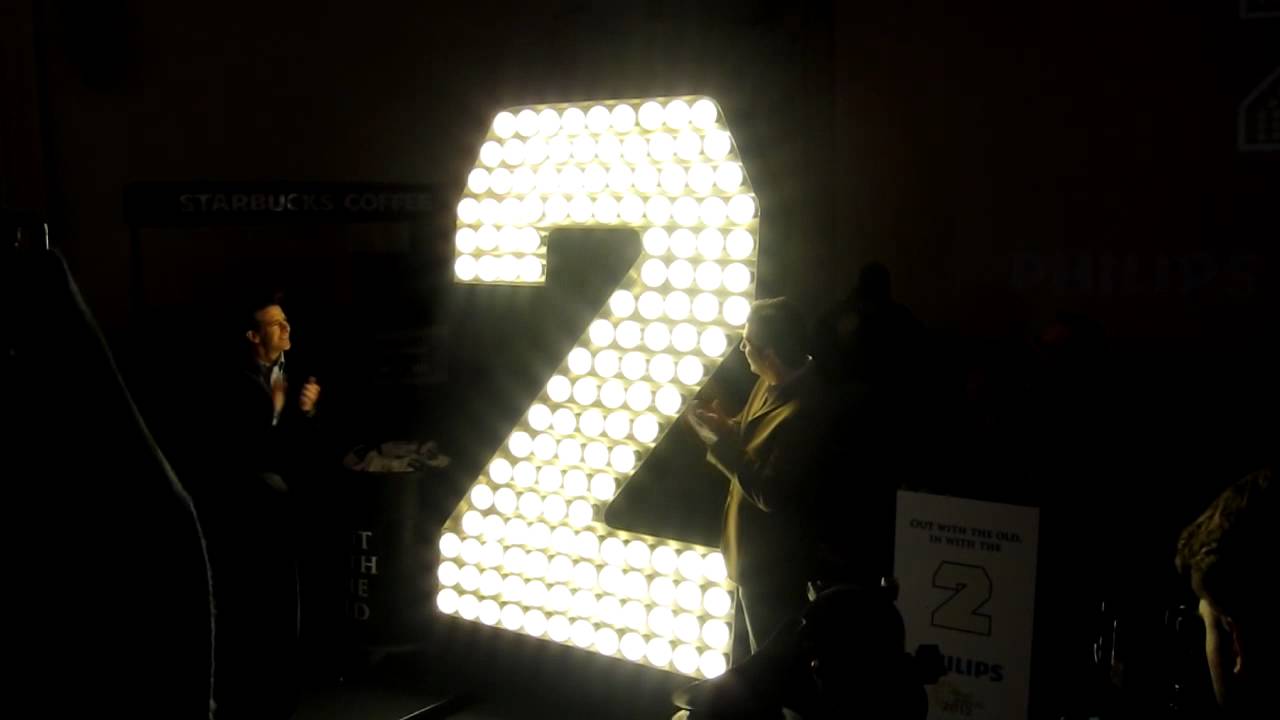 Numeral '2' Starring in 2012 Display Set Arrives at the Times Square