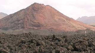 Volcan y mar de lava en Lanzarote, Islas Canarias