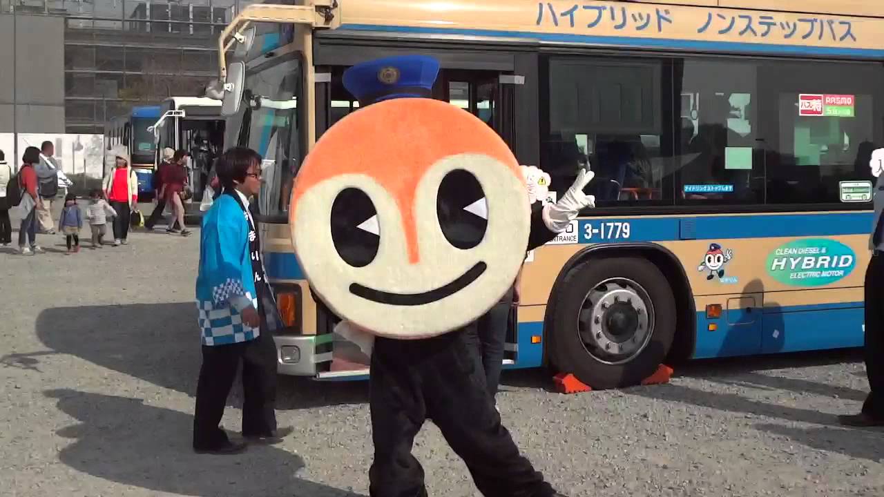 はまりん(横浜市交通局マスコット) バス利用感謝デー2015 - YouTube