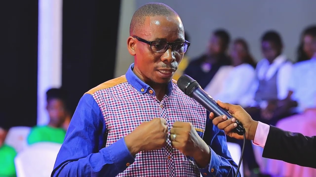 Nari Mfise Ubu Babare Bwinshi Mukuguru — Ariko Nasengewe Vyukuri Ndakira!