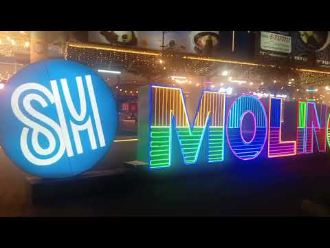 Sundiin dalawang pinsan galing school at titingin nang mga lights nang SM molino