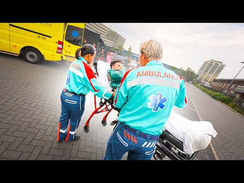 Video: Hoe om 'n ambulansbrancard te bestuur: 4 stappe (met foto's)