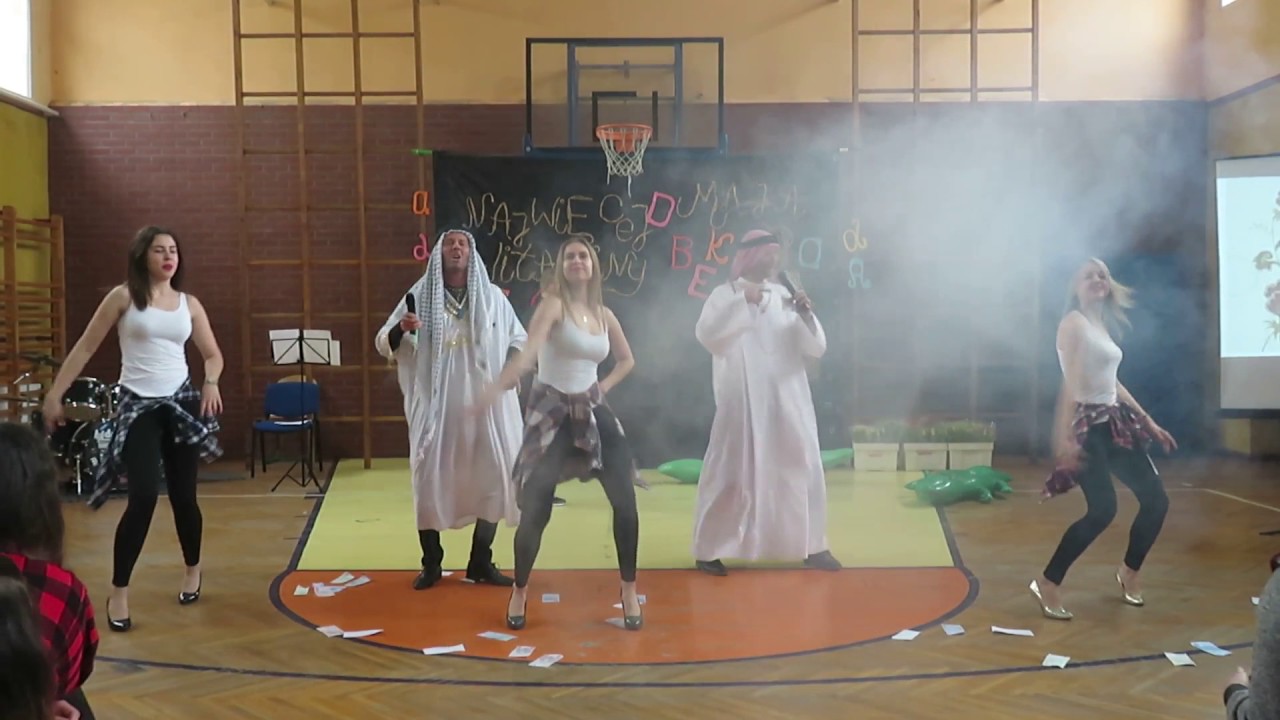 ona czuje we mnie piniądz