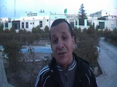 تدخل احد المشاركين في تظاهرة يناير جذور و هوية بتبسة 