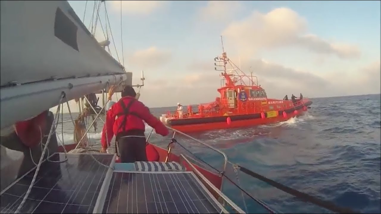 31] REFUGEE BOAT Hits & Boards Tiny Sailboat | Sailing Kittiwake