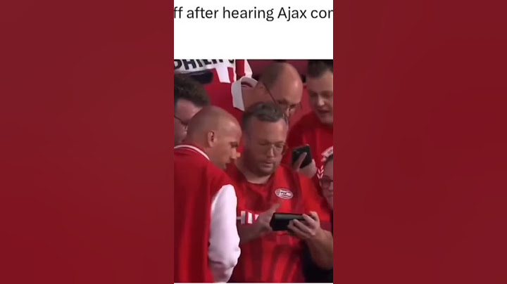 PSV-Fans, nachdem sie gehört hatten, dass Ajax 2 : 2 gespielt hatte
