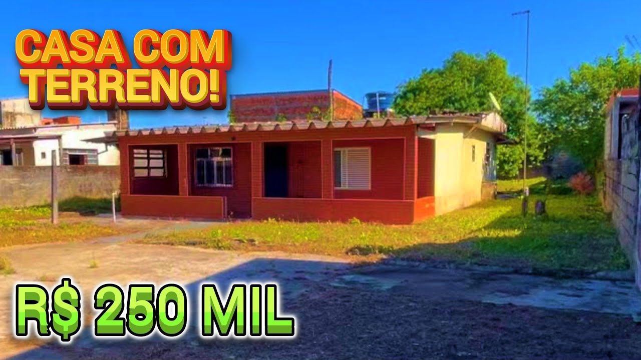 Casa com terreno de 800 metros quadrados na praia de Peruíbe por R$ 250 mil
