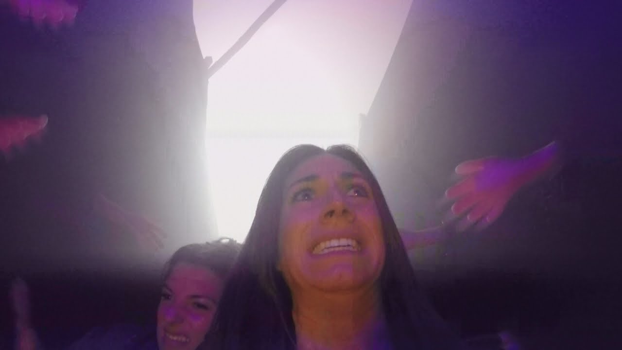 Big Top scare maze at Thorpe Park - will it scare Sarah?