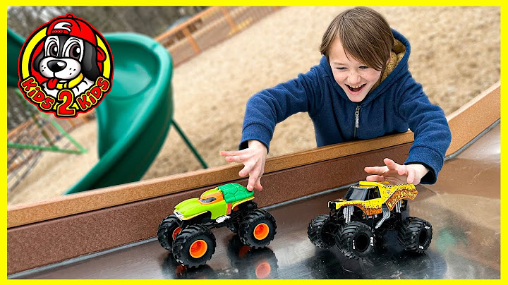 MONSTER TRUCKS PLAY AT THE PARK 🛝 Earth Shaker & Ninja Turtle Save Monster Mutt!