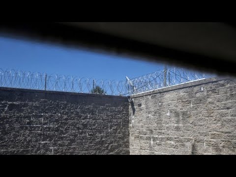видео: Во Франции заключенный сбежал в ходе вооруженного нападения на фургон