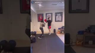 Gunna showing his boxing skills