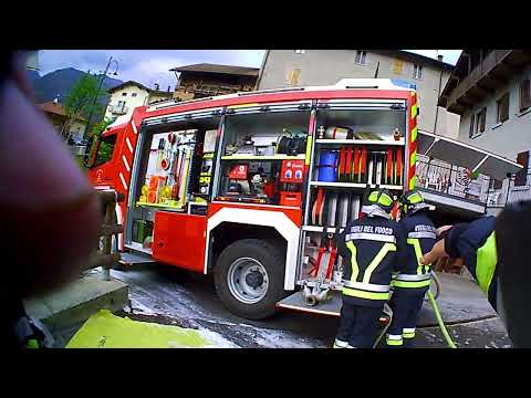 Manovra incendio tetto VVF Bolbeno-Zuclo e VVF Tione di Trento