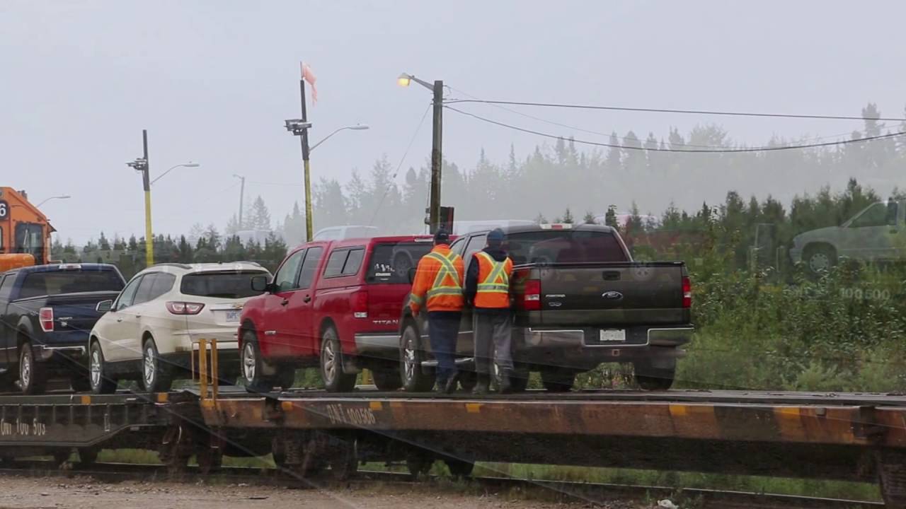 Ontario Northland unloading piggyback flatcars in Moosonee (2016-Aug-19)