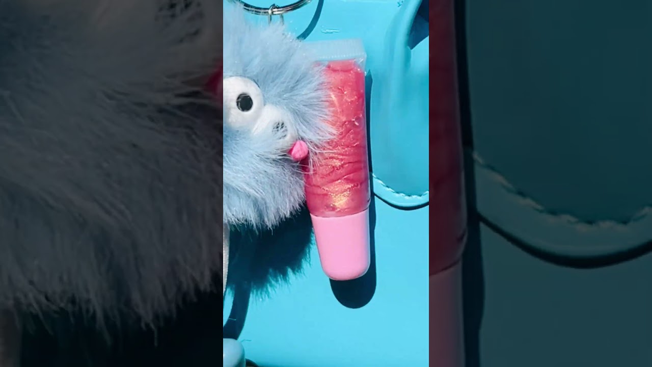 Perfect for your bag while keeping your lips hydrated and moisturized 