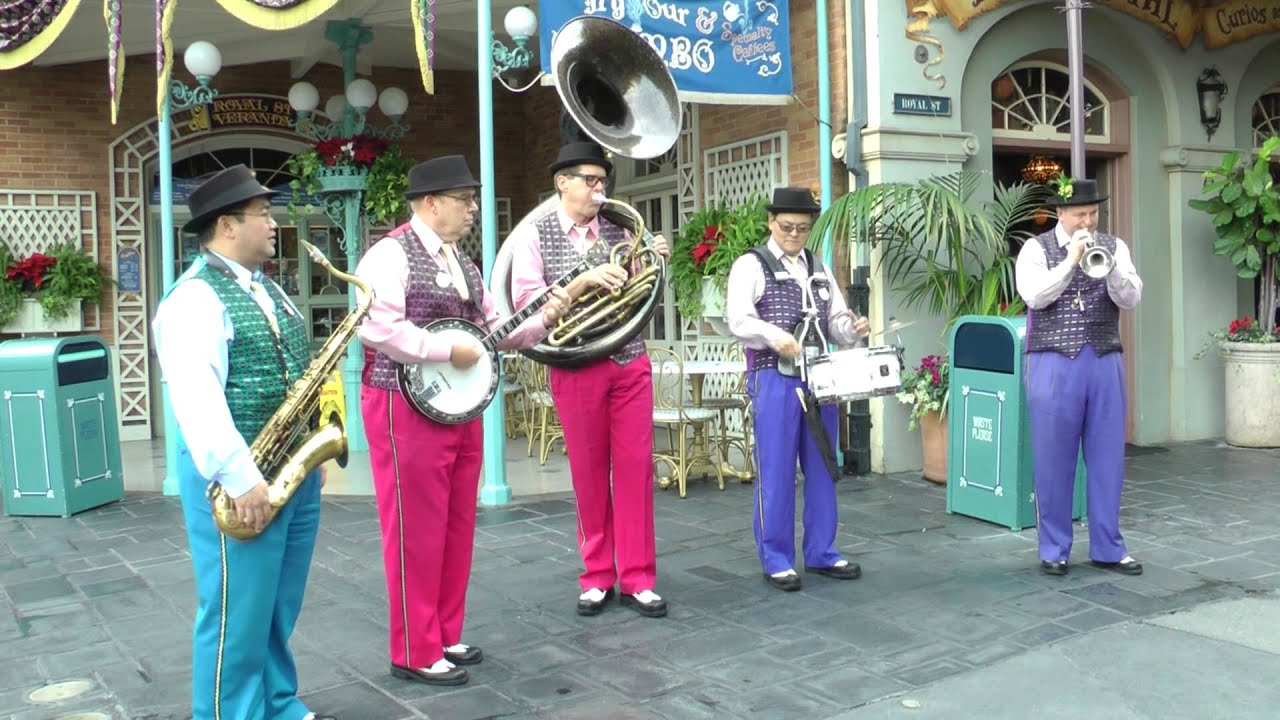 Smokin' Jambalaya Jazz Band At Disneyland, Christmas 2012! YouTube