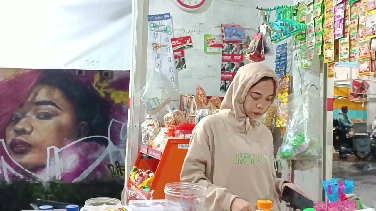 Tarik tunai dulu😄 terus beli jajanan😆 hidup jajan 