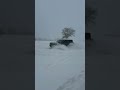 Puro derrape en hielo 🥶. #youtubeshorts #viral #frioextremo #frio #nature