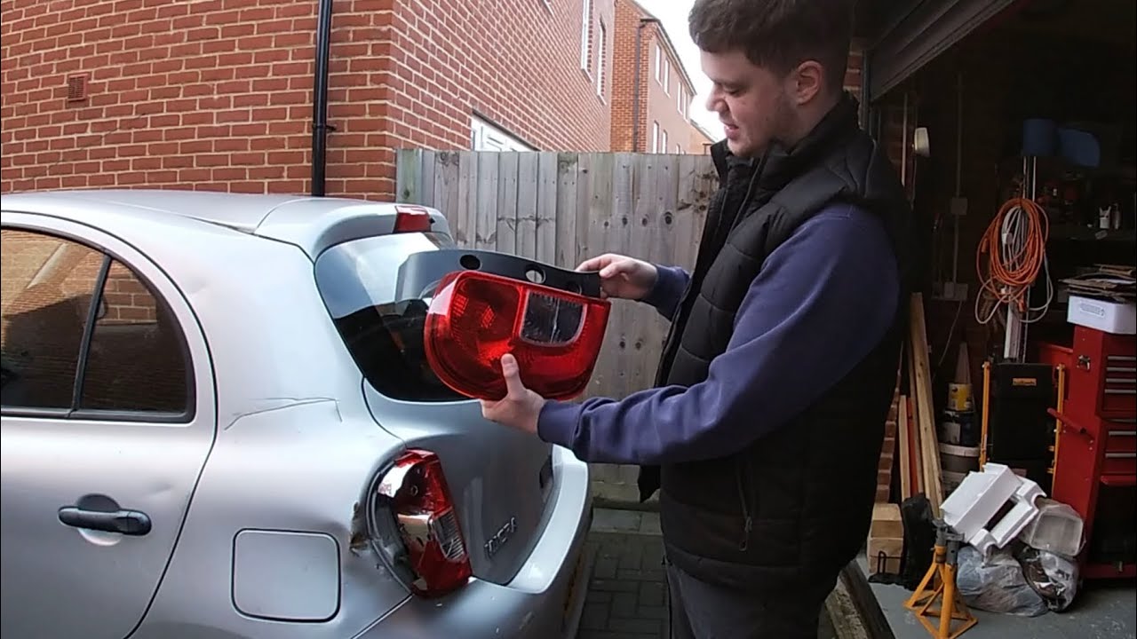 Fixing The Rear Light On My CoPart Car! - YouTube