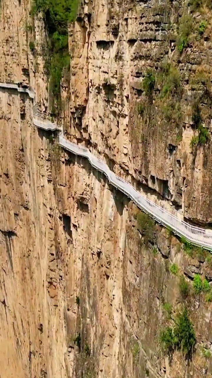 Tianji Mountain Plank Road # Scenery on the Cliffs and Cliffs天
