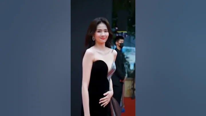 性感女神#白鹿 丰满迷人，身材完美，太迷人了。甜美女孩好看的小姐姐，这样的身材打几分（收藏关注娱乐圈最靓的仔）#shorts - 天天要闻