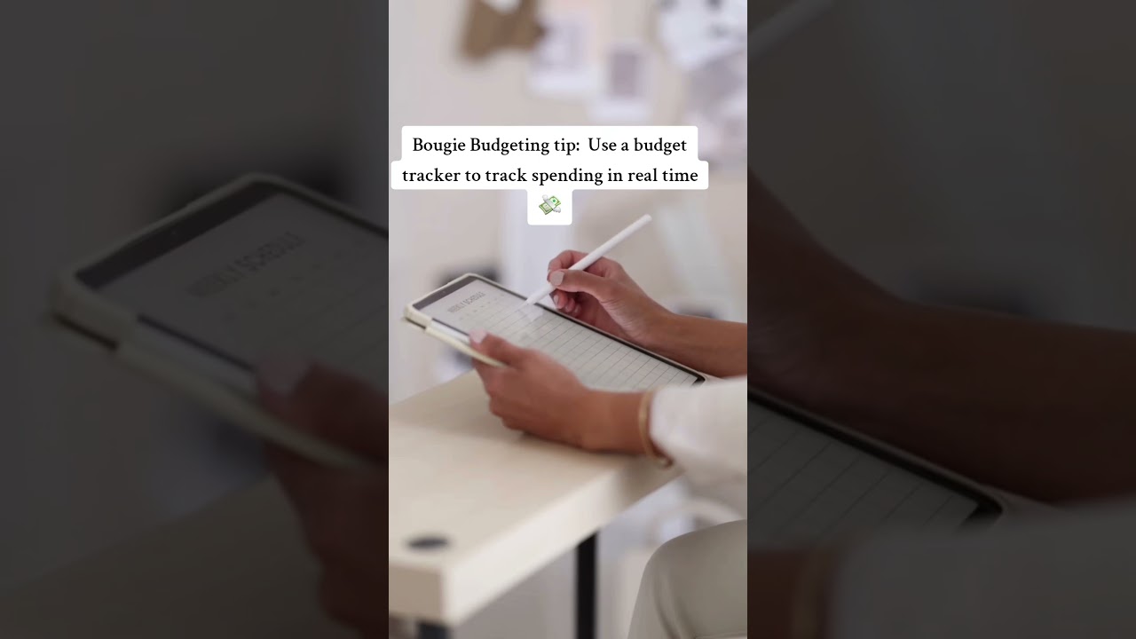 Stay on top of your coins!  Use a digital budget tracker & track every dollar. Find on my website 💸