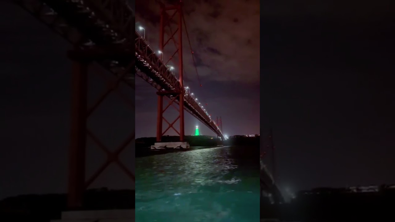 Check out our new experience: Dinner on a boat in Lisbon. With live music on the Tagus River!