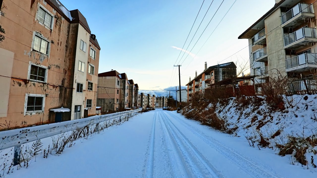 Relaxing evening walk on a snowy Japanese village | Japan winter walk