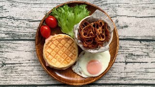サラリーマンが出勤前に作る朝ごはん【ハムチーズイングリッシュマフィンとレンコンチップス】